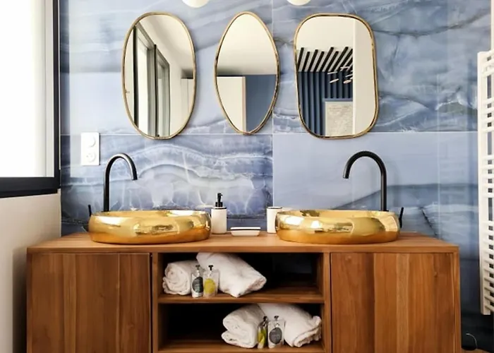 Villa Oceans Oceanfront Pool Spa Sleeps 15 In Bretignolles Sur Mer Вилла Бретиньоль-сюр-Мер