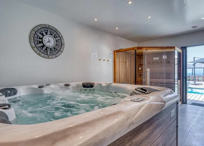 Villa Oceans Oceanfront Pool Spa Sleeps 15 In Bretignolles Sur Mer * Бретиньоль-сюр-Мер